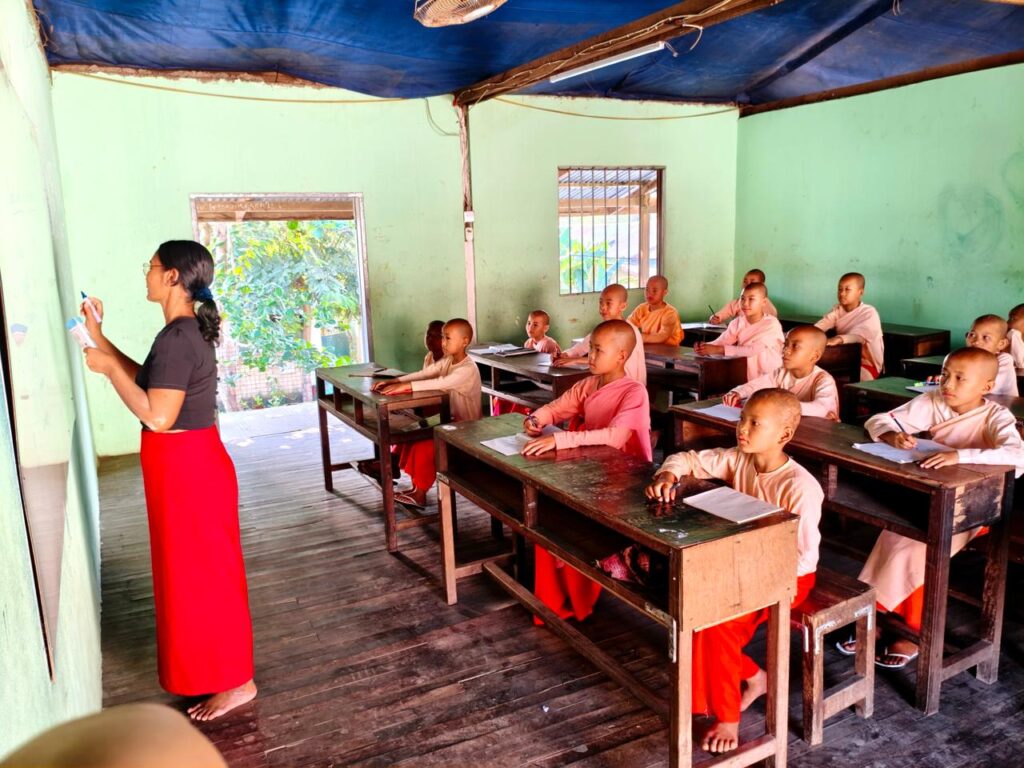 Escolaridad Solidaria logra un impacto récord en Myanmar: Más de 1.800 niños reciben material escolar